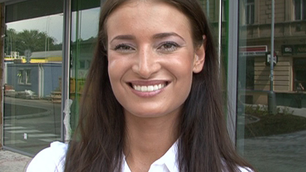 Přehraj Linda s velkýma přírodníma kozama