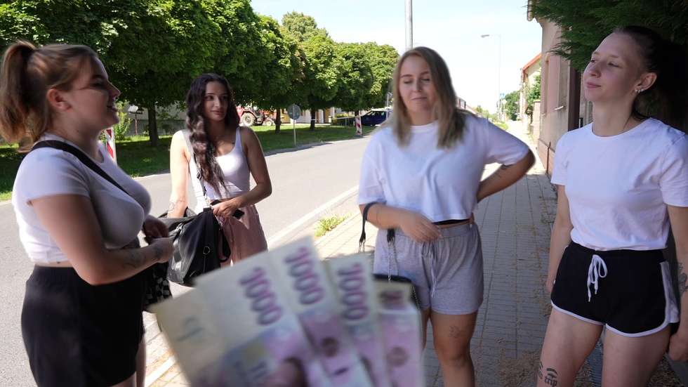 Přehraj Děsně nadržená paní učitelka