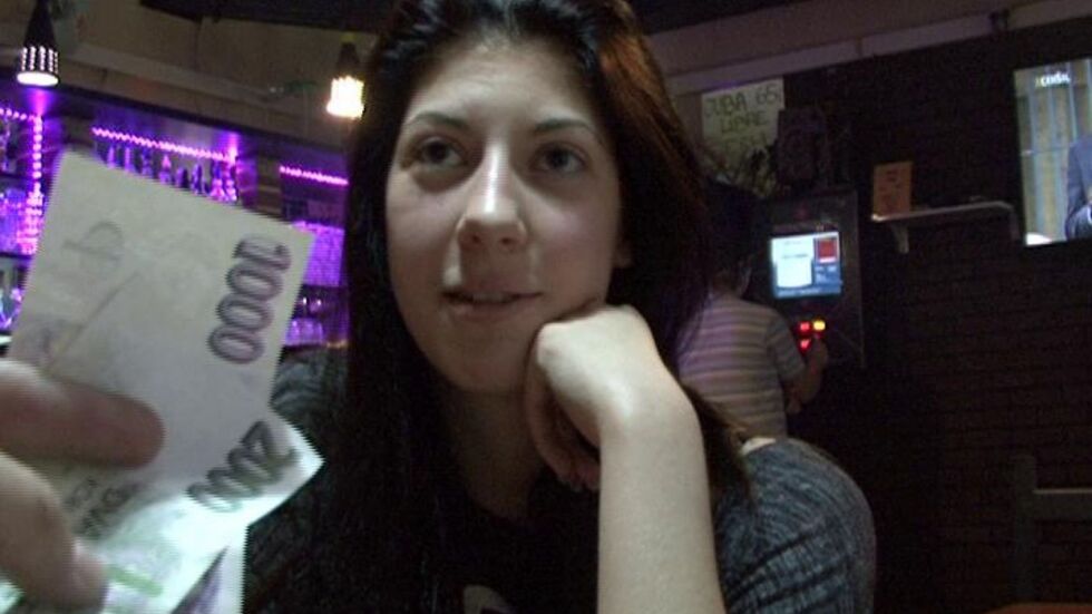 Přehraj Dva čuráci pro barmanku